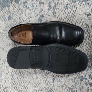 Men's dress shoes
